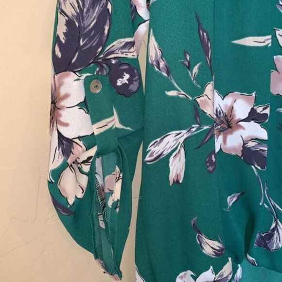 NEW West Kei Green floral blouse surplice 3/4 sleeve Sz S $65 - Picture 10 of 16